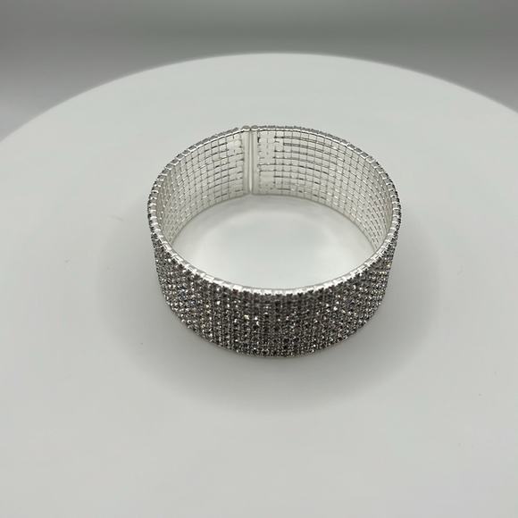 Rhinestone multi row bracelet - Picture 2 of 3